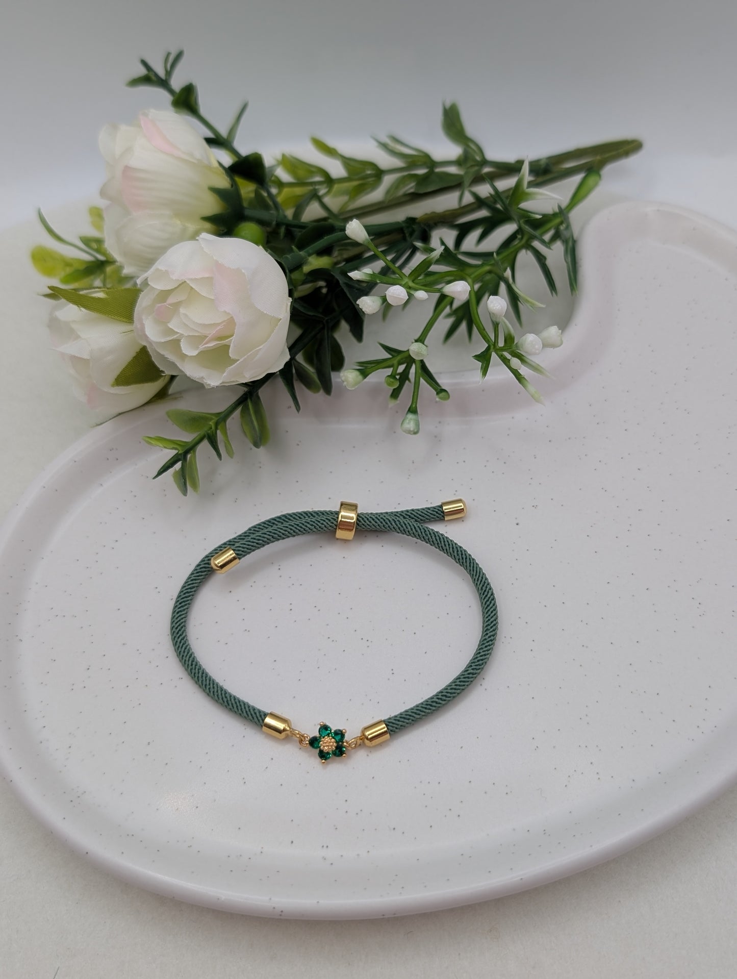 „Little Bloom“ – Nylonarmband mit 18K vergoldeter Blume | 1131