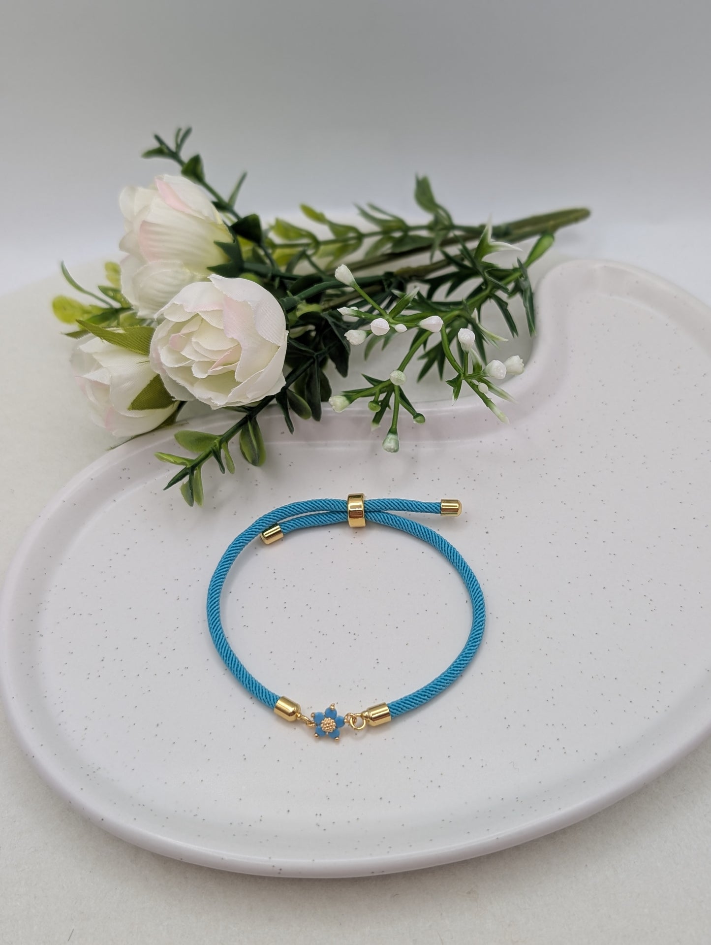 „Little Bloom“ – Nylonarmband mit 18K vergoldeter Blume | 1131
