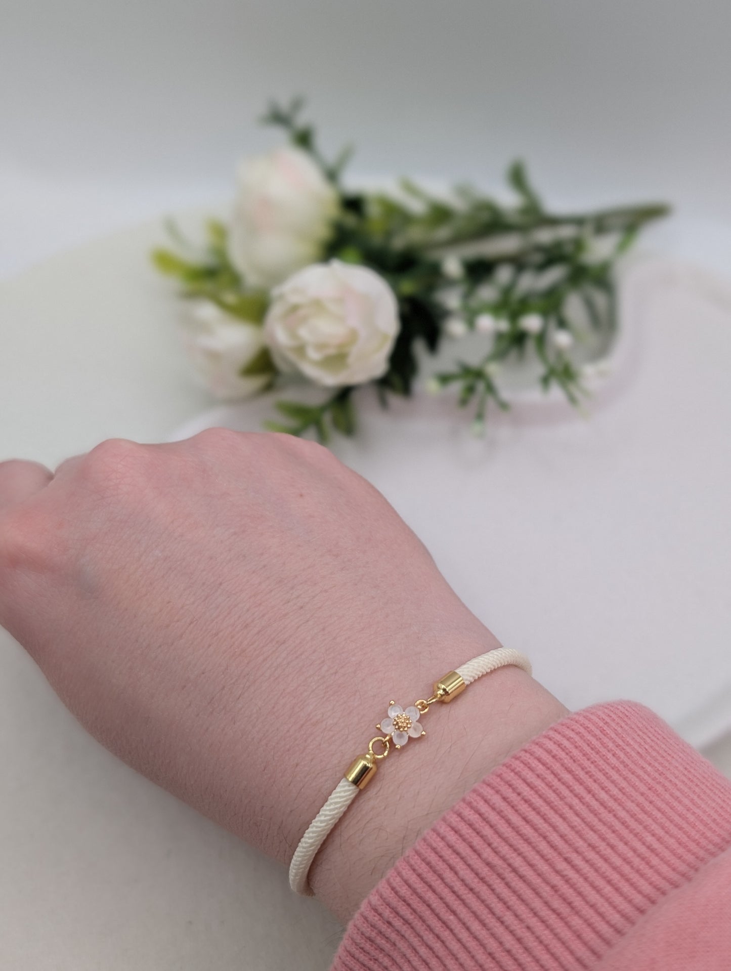 „Little Bloom“ – Nylonarmband mit 18K vergoldeter Blume | 1131